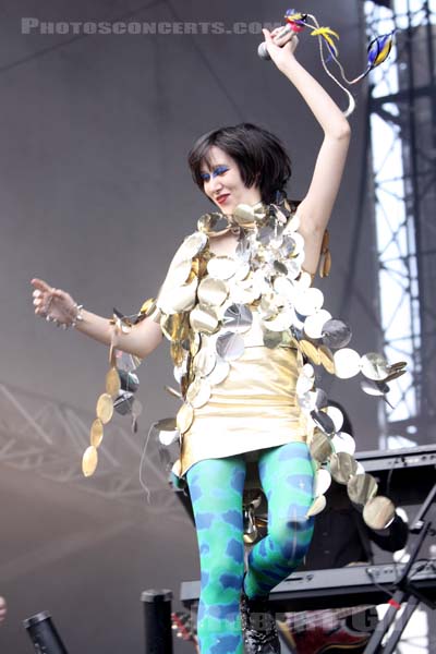 YEAH YEAH YEAHS - 2009-08-28 - SAINT CLOUD - Domaine National - Scene de la Cascade - 